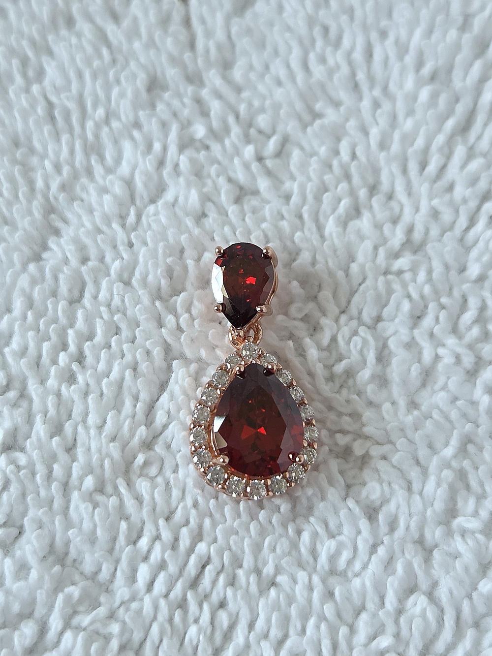 Stauer Vintage Red & White w/DiamondAura Pear Shape Stones Pendant in Rose Gold